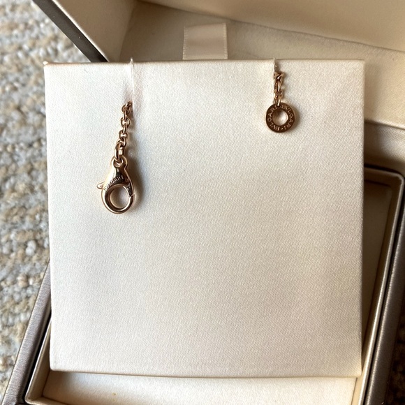 Bvlgari Bulgari 18K Rose Gold Bracelet with Mother of Pearl and Onyx elements - Picture 8 of 8